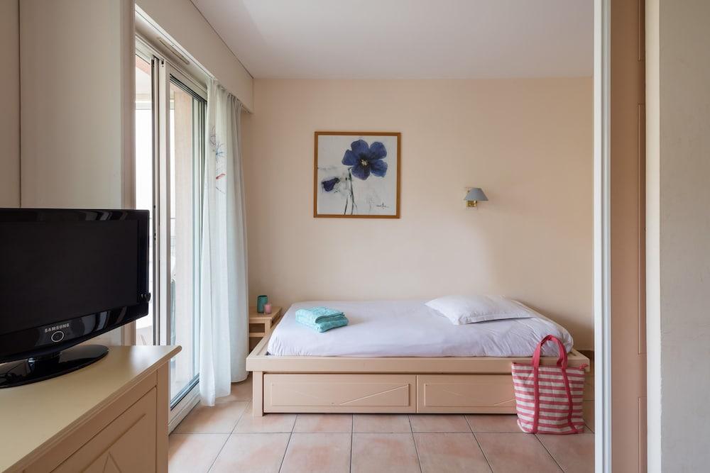 Pierre & Les Rivages Du Parc Aparthotel 3*
